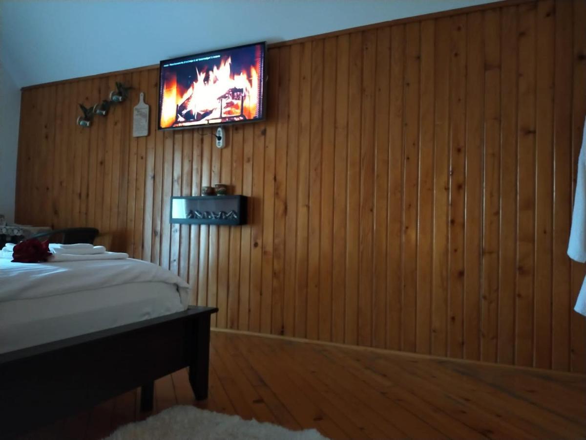 Casa Maria Roses Hotel Rîşnov Екстериор снимка