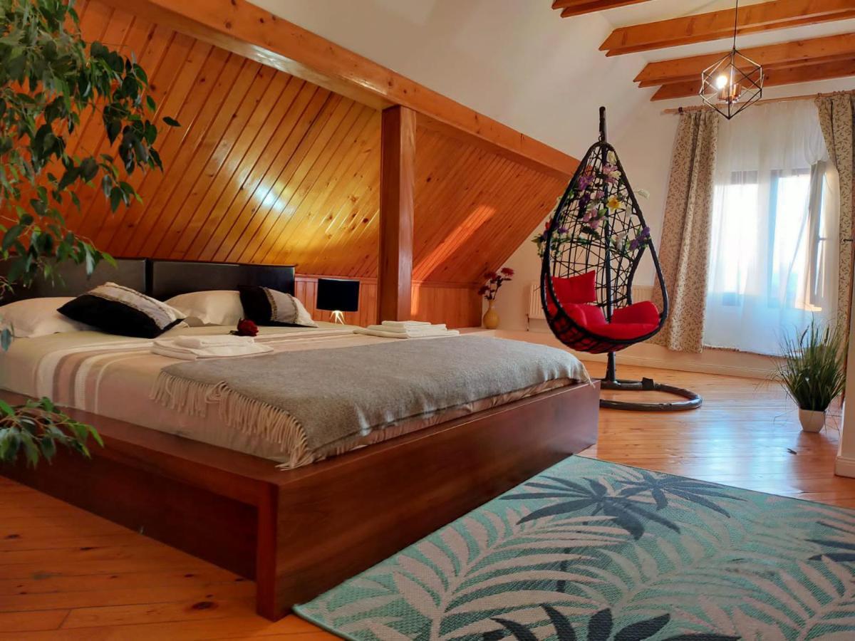 Casa Maria Roses Hotel Rîşnov Екстериор снимка
